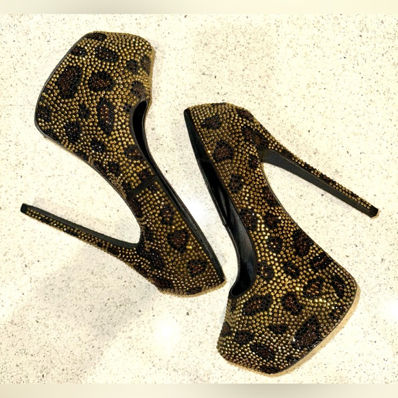 Steve Madden Dyvinal Leopard
Platform Heels Size 8 - Picture 8 of 14